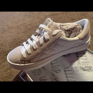 Mata sneakers - comfortable and cute. ! A perfect gift for 7 1/2